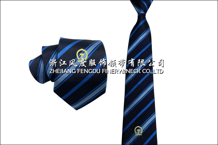 色真帶 2015式鐵路制服。.jpg